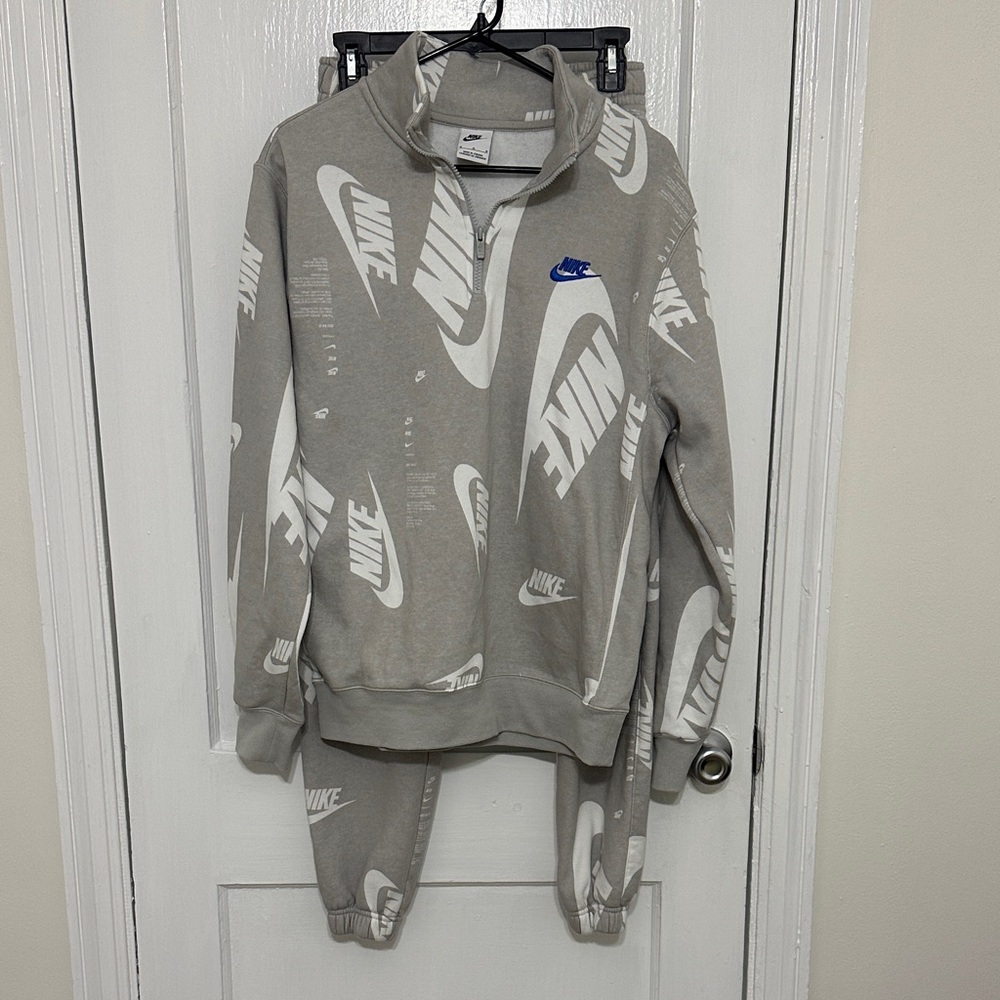 Nike Women's casual set